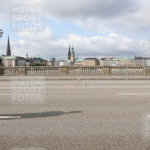29.06.2025 - hella hamburg halbmarathon Lena Gebhardt http://msf.ph/oto/8423136 29.06.2025 08:57:58 Lombardsbrücke  meine-sportfotos.de