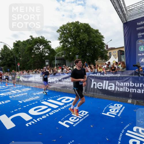 29.06.2025 - hella hamburg halbmarathon Zöllner http://msf.ph/oto/8423148 29.06.2025 10:32:57 Ziel 4463, 4749, 6358, 10453, 12290, 13686, 16425, 18687, 19059 meine-sportfotos.de