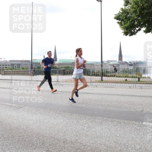 29.06.2025 - hella hamburg halbmarathon Lena Gebhardt http://msf.ph/oto/8423149 29.06.2025 10:28:09 Lombardsbrücke 15123, 5365, 1148, 2080, 3389, 3445, 5177, 5369, 5604, 5847, 6632, 7497, 7667, 7978, 8215, 8327, 9567, 9653, 9654, 9688, 11692, 11739, 12780, 12823, 12842, 13043, 13045, 13296, 13400, 13568, 13678, 13860, 14017, 14155, 15123, 15607, 15608, 16569, 16804, 16838, 18256, 18301, 18604, 18626, 19180 meine-sportfotos.de