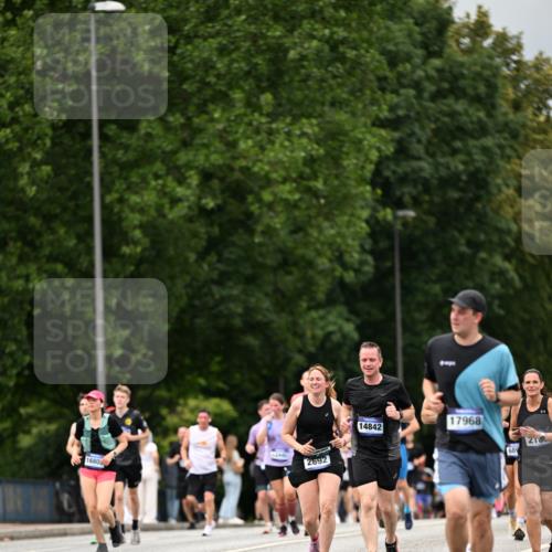 29.06.2025 - hella hamburg halbmarathon Dr. Thomas Lammeyer http://msf.ph/oto/8423156 29.06.2025 10:48:44 Kennedybrücke 1026, 1095, 1400, 1459, 1802, 1804, 2073, 2186, 2674, 2692, 2733, 3065, 3596, 4968, 5127, 5355, 6036, 6226, 6895, 7489, 8058, 8591, 8763, 8870, 9331, 9333, 10285, 10553, 10707, 11093 meine-sportfotos.de