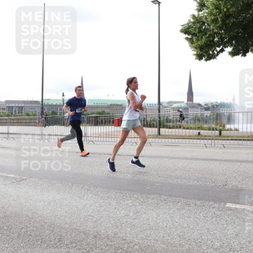 29.06.2025 - hella hamburg halbmarathon Lena Gebhardt http://msf.ph/oto/8423162 29.06.2025 10:28:09 Lombardsbrücke 15123, 1148, 2080, 3389, 3445, 5177, 5369, 5604, 5847, 6632, 7497, 7667, 7978, 8215, 8327, 9567, 9653, 9654, 9688, 11692, 11739, 12780, 12823, 12842, 13043, 13045, 13296, 13400, 13568, 13678, 13860, 14017, 14155, 15123, 15607, 15608, 16569, 16804, 16838, 18256, 18301, 18604, 18626, 19180 meine-sportfotos.de