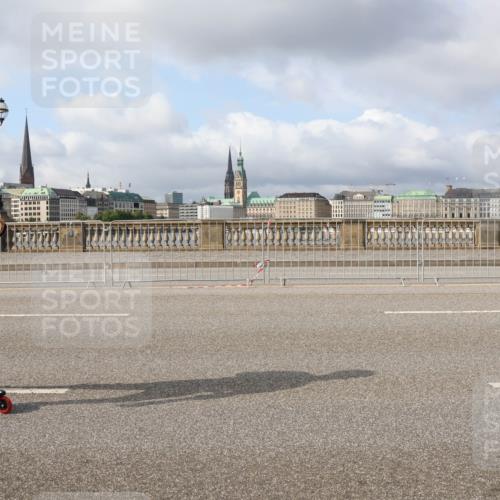 29.06.2025 - hella hamburg halbmarathon Lena Gebhardt http://msf.ph/oto/8423179 29.06.2025 08:57:59 Lombardsbrücke 92 meine-sportfotos.de