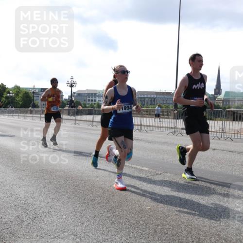 29.06.2025 - hella hamburg halbmarathon Lena Gebhardt http://msf.ph/oto/8423180 29.06.2025 09:42:59 Lombardsbrücke 9385, 1472, 4338, 1994, 4338, 5301, 5612, 7331, 7855, 9097, 9269, 9385, 10468, 11078, 11228, 11994, 12341, 12360, 12529, 12992, 13346, 13872, 13913, 14728, 14753, 14836, 16615, 17614, 18037, 18740, 19041, 19042, 19050, 19076, 19078 meine-sportfotos.de