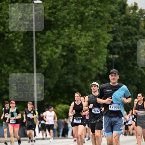 29.06.2025 - hella hamburg halbmarathon Dr. Thomas Lammeyer http://msf.ph/oto/8423183 29.06.2025 10:48:46 Kennedybrücke 1026, 1095, 1400, 1459, 1802, 1804, 2073, 2186, 2674, 2692, 2733, 3065, 3596, 4968, 5127, 5355, 5730, 5731, 6036, 6895, 7489, 8058, 8591, 8763, 8870, 9331, 9333, 10285, 10553, 10707 meine-sportfotos.de