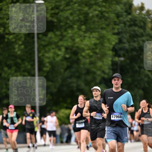 29.06.2025 - hella hamburg halbmarathon Dr. Thomas Lammeyer http://msf.ph/oto/8423188 29.06.2025 10:48:46 Kennedybrücke 1026, 1095, 1400, 1459, 1802, 1804, 2073, 2186, 2674, 2692, 2733, 3065, 3596, 4968, 5127, 5355, 5730, 5731, 6036, 6895, 7489, 8058, 8591, 8763, 8870, 9331, 9333, 10285, 10553, 10707 meine-sportfotos.de