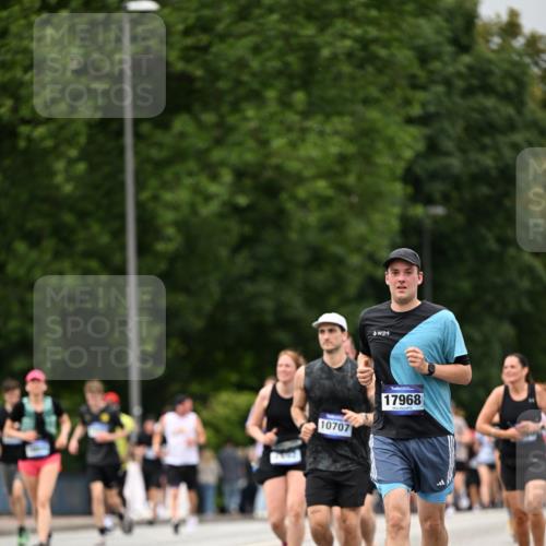 29.06.2025 - hella hamburg halbmarathon Dr. Thomas Lammeyer http://msf.ph/oto/8423198 29.06.2025 10:48:46 Kennedybrücke 1026, 1095, 1400, 1459, 1802, 1804, 2073, 2186, 2674, 2692, 2733, 3065, 3596, 4968, 5127, 5355, 5730, 5731, 6036, 6895, 7489, 8058, 8591, 8763, 8870, 9331, 9333, 10285, 10553, 10707 meine-sportfotos.de