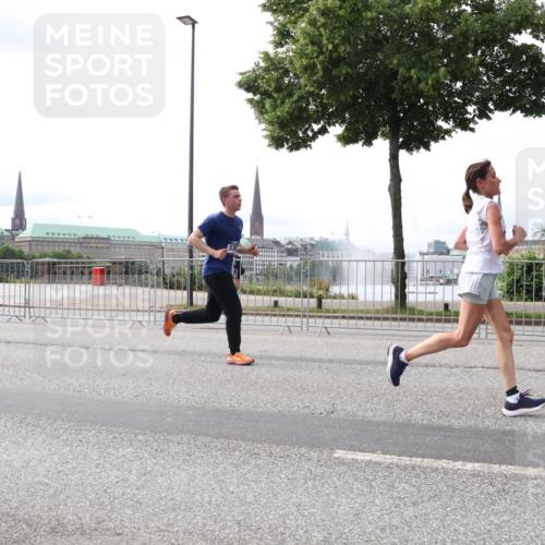 29.06.2025 - hella hamburg halbmarathon Lena Gebhardt http://msf.ph/oto/8423207 29.06.2025 10:28:10 Lombardsbrücke 1148, 2080, 3389, 3445, 5177, 5369, 5604, 5847, 6632, 7497, 7667, 8215, 8327, 9567, 9653, 9654, 9688, 11692, 11739, 12780, 12823, 12842, 13043, 13045, 13296, 13400, 13568, 13678, 13860, 14017, 14155, 15123, 15607, 15608, 16569, 16804, 16838, 18256, 18301, 18604, 18626, 19180 meine-sportfotos.de