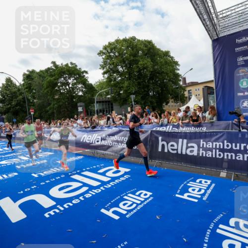 29.06.2025 - hella hamburg halbmarathon Zöllner http://msf.ph/oto/8423214 29.06.2025 10:32:59 Ziel 4463, 4749, 6358, 10453, 12290, 18679, 18687, 19059 meine-sportfotos.de