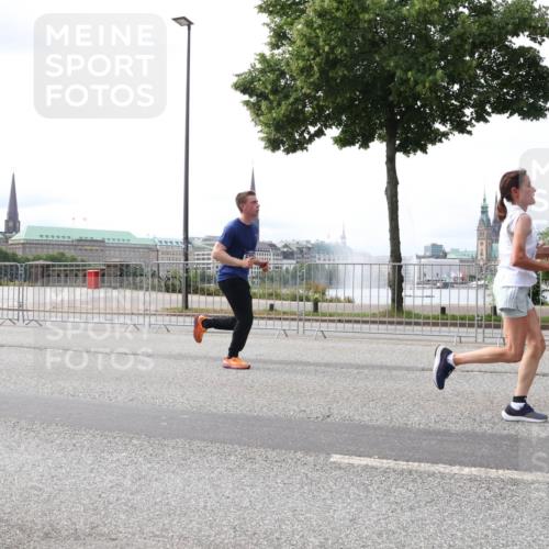 29.06.2025 - hella hamburg halbmarathon Lena Gebhardt http://msf.ph/oto/8423223 29.06.2025 10:28:10 Lombardsbrücke 1148, 2080, 3389, 3445, 5177, 5369, 5604, 5847, 6632, 7497, 7667, 8215, 8327, 9567, 9653, 9654, 9688, 11692, 11739, 12780, 12823, 12842, 13043, 13045, 13296, 13400, 13568, 13678, 13860, 14017, 14155, 15123, 15607, 15608, 16569, 16804, 16838, 18256, 18301, 18604, 18626, 19180 meine-sportfotos.de
