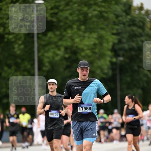 29.06.2025 - hella hamburg halbmarathon Dr. Thomas Lammeyer http://msf.ph/oto/8423243 29.06.2025 10:48:47 Kennedybrücke 1026, 1095, 1459, 1802, 1804, 2073, 2186, 2674, 2692, 2733, 3065, 3596, 4215, 4968, 5127, 5355, 5730, 5731, 6036, 6895, 7489, 8058, 8591, 8763, 8870, 9331, 9333, 10285, 10553, 10707 meine-sportfotos.de