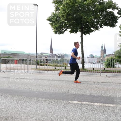 29.06.2025 - hella hamburg halbmarathon Lena Gebhardt http://msf.ph/oto/8423254 29.06.2025 10:28:10 Lombardsbrücke 15122, 1148, 2080, 3389, 3445, 5177, 5369, 5604, 5847, 6632, 7497, 7667, 8215, 8327, 9567, 9653, 9654, 9688, 11692, 11739, 12780, 12823, 12842, 13043, 13045, 13296, 13400, 13568, 13678, 13860, 14017, 14155, 15123, 15607, 15608, 16569, 16804, 16838, 18256, 18301, 18604, 18626, 19180 meine-sportfotos.de