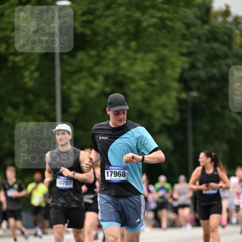 29.06.2025 - hella hamburg halbmarathon Dr. Thomas Lammeyer http://msf.ph/oto/8423255 29.06.2025 10:48:47 Kennedybrücke 1026, 1095, 1459, 1802, 1804, 2073, 2186, 2674, 2692, 2733, 3065, 3596, 4215, 4968, 5127, 5355, 5730, 5731, 6036, 6895, 7489, 8058, 8591, 8763, 8870, 9331, 9333, 10285, 10553, 10707 meine-sportfotos.de