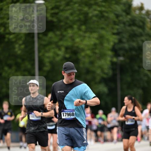 29.06.2025 - hella hamburg halbmarathon Dr. Thomas Lammeyer http://msf.ph/oto/8423261 29.06.2025 10:48:48 Kennedybrücke 1026, 1095, 1459, 1802, 1804, 2073, 2186, 2674, 2692, 3065, 3596, 4215, 4968, 5127, 5355, 5730, 5731, 6036, 6895, 7489, 8058, 8591, 8763, 8870, 9331, 9333, 10285, 10553, 10707 meine-sportfotos.de