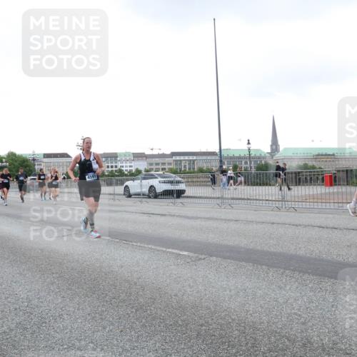 29.06.2025 - hella hamburg halbmarathon Lena Gebhardt http://msf.ph/oto/8423262 29.06.2025 10:52:59 Lombardsbrücke 10981, 4591, 1369, 1826, 2146, 2291, 2362, 2420, 2701, 2983, 2988, 3140, 3227, 3787, 4591, 4626, 4729, 5360, 5428, 6135, 6521, 7032, 7483, 7511, 7681, 7737, 8641, 9068, 9070, 9545, 10055, 10392, 10417, 10568, 10600, 10661, 10879, 10928, 10981, 11520, 11524, 11919, 12127, 12128, 12994, 13489, 13916, 13917, 14009, 14038, 14765, 14807, 14977, 14979, 16137 meine-sportfotos.de