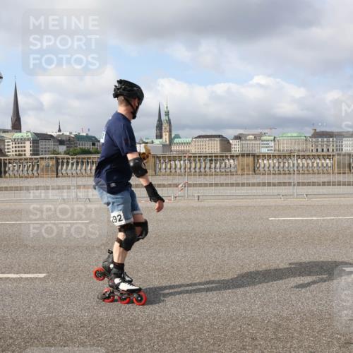 29.06.2025 - hella hamburg halbmarathon Lena Gebhardt http://msf.ph/oto/8423263 29.06.2025 08:57:59 Lombardsbrücke 292 meine-sportfotos.de