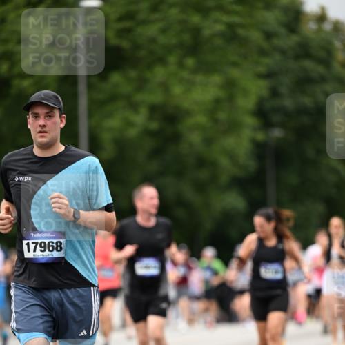 29.06.2025 - hella hamburg halbmarathon Dr. Thomas Lammeyer http://msf.ph/oto/8423306 29.06.2025 10:48:49 Kennedybrücke 1026, 1095, 1459, 1802, 1804, 2073, 2186, 2674, 2692, 3065, 3596, 4215, 4968, 5127, 5355, 5730, 5731, 6036, 6895, 7489, 7818, 8058, 8591, 8763, 8870, 9331, 9333, 10285, 10553, 10707 meine-sportfotos.de