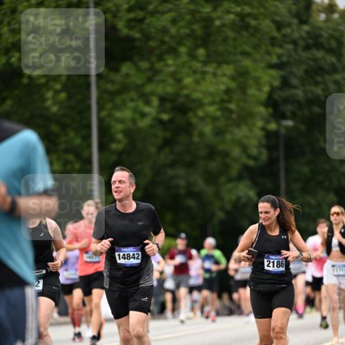 29.06.2025 - hella hamburg halbmarathon Dr. Thomas Lammeyer http://msf.ph/oto/8423315 29.06.2025 10:48:50 Kennedybrücke 1026, 1095, 1802, 1804, 2073, 2186, 2674, 2692, 3065, 3596, 4215, 4968, 5127, 5355, 5730, 5731, 6036, 6895, 7489, 7610, 7818, 8058, 8591, 8763, 8870, 9331, 9333, 10285, 10553, 10707 meine-sportfotos.de