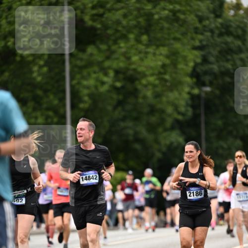 29.06.2025 - hella hamburg halbmarathon Dr. Thomas Lammeyer http://msf.ph/oto/8423320 29.06.2025 10:48:50 Kennedybrücke 1026, 1095, 1802, 1804, 2073, 2186, 2674, 2692, 3065, 3596, 4215, 4968, 5127, 5355, 5730, 5731, 6036, 6895, 7489, 7610, 7818, 8058, 8591, 8763, 8870, 9331, 9333, 10285, 10553, 10707 meine-sportfotos.de