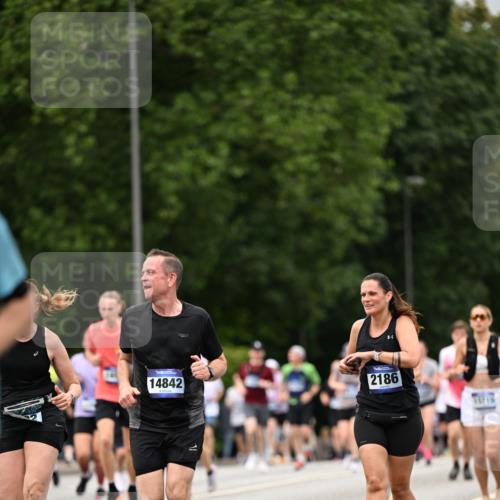 29.06.2025 - hella hamburg halbmarathon Dr. Thomas Lammeyer http://msf.ph/oto/8423322 29.06.2025 10:48:50 Kennedybrücke 1026, 1095, 1802, 1804, 2073, 2186, 2674, 2692, 3065, 3596, 4215, 4968, 5127, 5355, 5730, 5731, 6036, 6895, 7489, 7610, 7818, 8058, 8591, 8763, 8870, 9331, 9333, 10285, 10553, 10707 meine-sportfotos.de