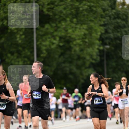 29.06.2025 - hella hamburg halbmarathon Dr. Thomas Lammeyer http://msf.ph/oto/8423328 29.06.2025 10:48:50 Kennedybrücke 1026, 1095, 1802, 1804, 2073, 2186, 2674, 2692, 3065, 3596, 4215, 4968, 5127, 5355, 5730, 5731, 6036, 6895, 7489, 7610, 7818, 8058, 8591, 8763, 8870, 9331, 9333, 10285, 10553, 10707 meine-sportfotos.de