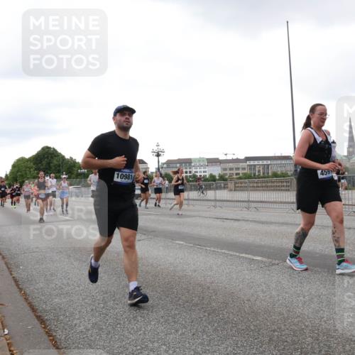 29.06.2025 - hella hamburg halbmarathon Lena Gebhardt http://msf.ph/oto/8423334 29.06.2025 10:53:00 Lombardsbrücke 14, 10981, 459, 1369, 1826, 2146, 2291, 2362, 2420, 2701, 2983, 2988, 3140, 3227, 3787, 4591, 4626, 4729, 5360, 5428, 6135, 6521, 7032, 7483, 7511, 7681, 7737, 8414, 8641, 9068, 9070, 9545, 10055, 10392, 10417, 10568, 10600, 10661, 10879, 10928, 10981, 11520, 11524, 11919, 12127, 12128, 12193, 12700, 12994, 13489, 13916, 13917, 14009, 14038, 14765, 14807, 14977, 14979, 16137 meine-sportfotos.de