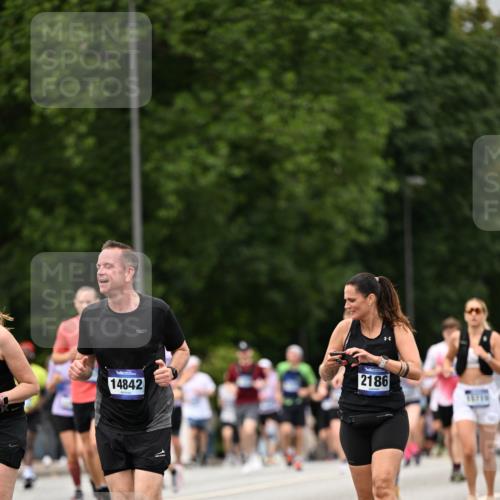 29.06.2025 - hella hamburg halbmarathon Dr. Thomas Lammeyer http://msf.ph/oto/8423339 29.06.2025 10:48:50 Kennedybrücke 1026, 1095, 1802, 1804, 2073, 2186, 2674, 2692, 3065, 3596, 4215, 4968, 5127, 5355, 5730, 5731, 6036, 6895, 7489, 7610, 7818, 8058, 8591, 8763, 8870, 9331, 9333, 10285, 10553, 10707 meine-sportfotos.de