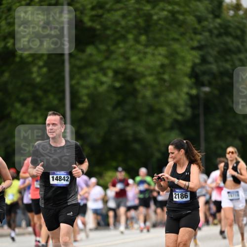 29.06.2025 - hella hamburg halbmarathon Dr. Thomas Lammeyer http://msf.ph/oto/8423344 29.06.2025 10:48:50 Kennedybrücke 1026, 1095, 1802, 1804, 2073, 2186, 2674, 2692, 3065, 3596, 4215, 4968, 5127, 5355, 5730, 5731, 6036, 6895, 7489, 7610, 7818, 8058, 8591, 8763, 8870, 9331, 9333, 10285, 10553, 10707 meine-sportfotos.de