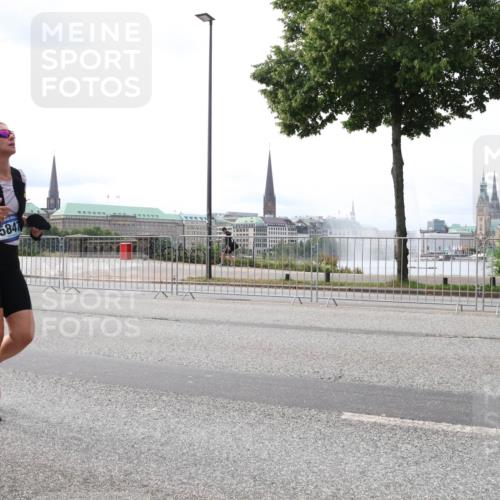 29.06.2025 - hella hamburg halbmarathon Lena Gebhardt http://msf.ph/oto/8423345 29.06.2025 10:28:12 Lombardsbrücke 5847, 1148, 3445, 5177, 5369, 5604, 5847, 6632, 7497, 7667, 7980, 8215, 8327, 9567, 9653, 9654, 9688, 11692, 11739, 12780, 12823, 12842, 13043, 13045, 13296, 13400, 13568, 13678, 13860, 14017, 14155, 15123, 15607, 15608, 16569, 16804, 18256, 18604, 18626, 19180 meine-sportfotos.de