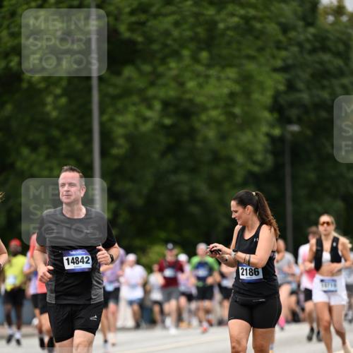 29.06.2025 - hella hamburg halbmarathon Dr. Thomas Lammeyer http://msf.ph/oto/8423349 29.06.2025 10:48:51 Kennedybrücke 1026, 1095, 1802, 1804, 2073, 2186, 2692, 3065, 3596, 4215, 4968, 5127, 5355, 5730, 5731, 6036, 6895, 7489, 7610, 7818, 8763, 8870, 9331, 9333, 10285, 10303, 10304, 10707 meine-sportfotos.de