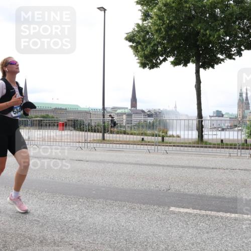 29.06.2025 - hella hamburg halbmarathon Lena Gebhardt http://msf.ph/oto/8423361 29.06.2025 10:28:12 Lombardsbrücke 584, 1148, 3445, 5177, 5369, 5604, 5847, 6632, 7497, 7667, 7980, 8215, 8327, 9567, 9653, 9654, 9688, 11692, 11739, 12780, 12823, 12842, 13043, 13045, 13296, 13400, 13568, 13678, 13860, 14017, 14155, 15123, 15607, 15608, 16569, 16804, 18256, 18604, 18626, 19180 meine-sportfotos.de