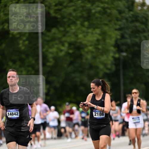 29.06.2025 - hella hamburg halbmarathon Dr. Thomas Lammeyer http://msf.ph/oto/8423363 29.06.2025 10:48:51 Kennedybrücke 1026, 1095, 1802, 1804, 2073, 2186, 2692, 3065, 3596, 4215, 4968, 5127, 5355, 5730, 5731, 6036, 6895, 7489, 7610, 7818, 8763, 8870, 9331, 9333, 10285, 10303, 10304, 10707 meine-sportfotos.de