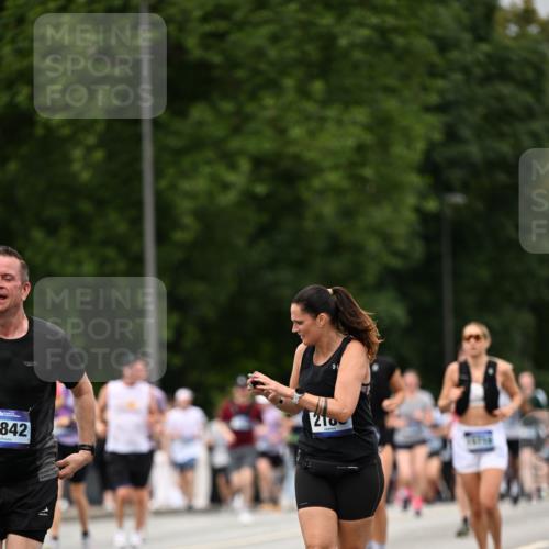 29.06.2025 - hella hamburg halbmarathon Dr. Thomas Lammeyer http://msf.ph/oto/8423375 29.06.2025 10:48:51 Kennedybrücke 1026, 1095, 1802, 1804, 2073, 2186, 2692, 3065, 3596, 4215, 4968, 5127, 5355, 5730, 5731, 6036, 6895, 7489, 7610, 7818, 8763, 8870, 9331, 9333, 10285, 10303, 10304, 10707 meine-sportfotos.de