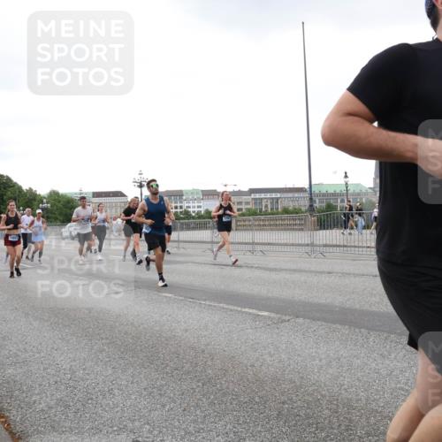 29.06.2025 - hella hamburg halbmarathon Lena Gebhardt http://msf.ph/oto/8423376 29.06.2025 10:53:01 Lombardsbrücke 14807, 3787, 10981, 1369, 1826, 2146, 2291, 2362, 2409, 2701, 2983, 2988, 3140, 3227, 3787, 4591, 4626, 4729, 5428, 6135, 6521, 7032, 7483, 7511, 7681, 7737, 8414, 8641, 9068, 9070, 9545, 10055, 10417, 10568, 10600, 10661, 10879, 10928, 10981, 11520, 11524, 11919, 12127, 12128, 12193, 12700, 12994, 13489, 13916, 13917, 14009, 14038, 14765, 14807, 14977, 14979, 16137 meine-sportfotos.de