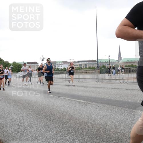 29.06.2025 - hella hamburg halbmarathon Lena Gebhardt http://msf.ph/oto/8423388 29.06.2025 10:53:01 Lombardsbrücke 109, 1369, 1826, 2146, 2291, 2362, 2409, 2701, 2983, 2988, 3140, 3227, 3787, 4591, 4626, 4729, 5428, 6135, 6521, 7032, 7483, 7511, 7681, 7737, 8414, 8641, 9068, 9070, 9545, 10055, 10417, 10568, 10600, 10661, 10879, 10928, 10981, 11520, 11524, 11919, 12127, 12128, 12193, 12700, 12994, 13489, 13916, 13917, 14009, 14038, 14765, 14807, 14977, 14979, 16137 meine-sportfotos.de