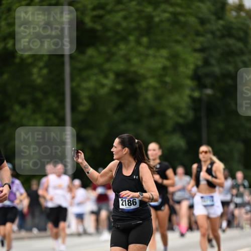 29.06.2025 - hella hamburg halbmarathon Dr. Thomas Lammeyer http://msf.ph/oto/8423389 29.06.2025 10:48:52 Kennedybrücke 1026, 1095, 1802, 1804, 2073, 2186, 2692, 3065, 3596, 4215, 4968, 5127, 5355, 5730, 5731, 6036, 6895, 7489, 7610, 7818, 8763, 8870, 9331, 9333, 10303, 10304, 10707 meine-sportfotos.de