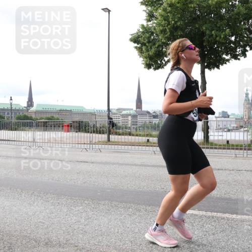 29.06.2025 - hella hamburg halbmarathon Lena Gebhardt http://msf.ph/oto/8423399 29.06.2025 10:28:13 Lombardsbrücke 1148, 3445, 5177, 5369, 5604, 5847, 6632, 7497, 7667, 7980, 8215, 8327, 9567, 9653, 9654, 9688, 11692, 11739, 12780, 12823, 12842, 13045, 13296, 13400, 13568, 13678, 13860, 14017, 14155, 15123, 15607, 15608, 16569, 16804, 18256, 18604, 18626, 19180 meine-sportfotos.de