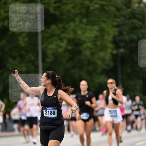 29.06.2025 - hella hamburg halbmarathon Dr. Thomas Lammeyer http://msf.ph/oto/8423403 29.06.2025 10:48:52 Kennedybrücke 1026, 1095, 1802, 1804, 2073, 2186, 2692, 3065, 3596, 4215, 4968, 5127, 5355, 5730, 5731, 6036, 6895, 7489, 7610, 7818, 8763, 8870, 9331, 9333, 10303, 10304, 10707 meine-sportfotos.de