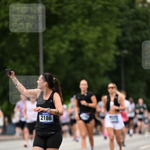 29.06.2025 - hella hamburg halbmarathon Dr. Thomas Lammeyer http://msf.ph/oto/8423408 29.06.2025 10:48:53 Kennedybrücke 1095, 1802, 1804, 2073, 2186, 2692, 3065, 3596, 4215, 4968, 5127, 5355, 5730, 5731, 6036, 6895, 7489, 7610, 7818, 8763, 8870, 9331, 9333, 10303, 10304, 10707 meine-sportfotos.de
