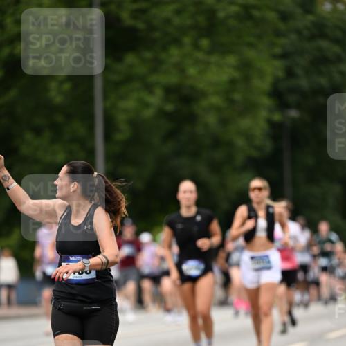 29.06.2025 - hella hamburg halbmarathon Dr. Thomas Lammeyer http://msf.ph/oto/8423415 29.06.2025 10:48:53 Kennedybrücke 1095, 1802, 1804, 2073, 2186, 2692, 3065, 3596, 4215, 4968, 5127, 5355, 5730, 5731, 6036, 6895, 7489, 7610, 7818, 8763, 8870, 9331, 9333, 10303, 10304, 10707 meine-sportfotos.de