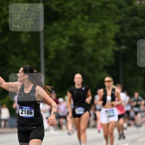 29.06.2025 - hella hamburg halbmarathon Dr. Thomas Lammeyer http://msf.ph/oto/8423419 29.06.2025 10:48:53 Kennedybrücke 1095, 1802, 1804, 2073, 2186, 2692, 3065, 3596, 4215, 4968, 5127, 5355, 5730, 5731, 6036, 6895, 7489, 7610, 7818, 8763, 8870, 9331, 9333, 10303, 10304, 10707 meine-sportfotos.de