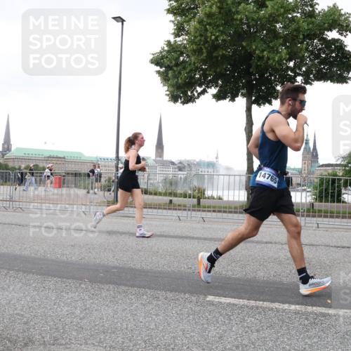 29.06.2025 - hella hamburg halbmarathon Lena Gebhardt http://msf.ph/oto/8423432 29.06.2025 10:53:04 Lombardsbrücke 10417, 14765, 1369, 1826, 2146, 2291, 2362, 2409, 2701, 2988, 3140, 3227, 3787, 4195, 4591, 4626, 4729, 5428, 6135, 6521, 7032, 7483, 7681, 7737, 8414, 8641, 9545, 9764, 10043, 10055, 10417, 10490, 10568, 10600, 10661, 10879, 10981, 11520, 11524, 11919, 12127, 12128, 12193, 12219, 12700, 12994, 13489, 13916, 13917, 14009, 14038, 14765, 14807, 14977, 14979, 16137 meine-sportfotos.de