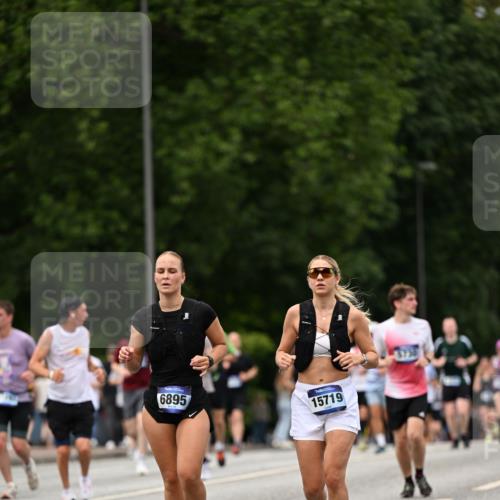 29.06.2025 - hella hamburg halbmarathon Dr. Thomas Lammeyer http://msf.ph/oto/8423469 29.06.2025 10:48:54 Kennedybrücke 1095, 2073, 2186, 2692, 3065, 3506, 3596, 4215, 4968, 5355, 5730, 5731, 6036, 6895, 7489, 7610, 7818, 8763, 8870, 9331, 9333, 10303, 10304, 10707 meine-sportfotos.de