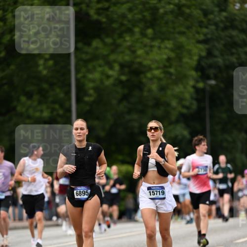 29.06.2025 - hella hamburg halbmarathon Dr. Thomas Lammeyer http://msf.ph/oto/8423473 29.06.2025 10:48:55 Kennedybrücke 1095, 2073, 2186, 2692, 3506, 3596, 4215, 4968, 5355, 5730, 5731, 6036, 6895, 7489, 7610, 7818, 8763, 8870, 9331, 9333, 10303, 10304, 10707 meine-sportfotos.de
