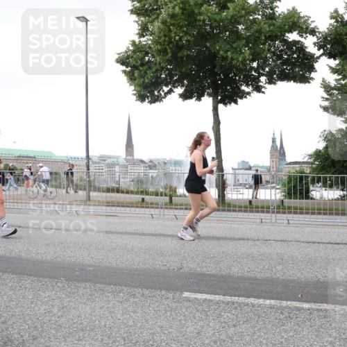 29.06.2025 - hella hamburg halbmarathon Lena Gebhardt http://msf.ph/oto/8423479 29.06.2025 10:53:04 Lombardsbrücke 9549, 6135, 10417, 1369, 1826, 2146, 2291, 2362, 2409, 2701, 2988, 3140, 3227, 3787, 4195, 4591, 4626, 4729, 5428, 6135, 6521, 7032, 7483, 7681, 7737, 8414, 8641, 9545, 9764, 10043, 10055, 10417, 10490, 10568, 10600, 10661, 10879, 10981, 11520, 11524, 11919, 12127, 12128, 12193, 12219, 12700, 12994, 13489, 13916, 13917, 14009, 14038, 14765, 14807, 14977, 14979, 16137 meine-sportfotos.de