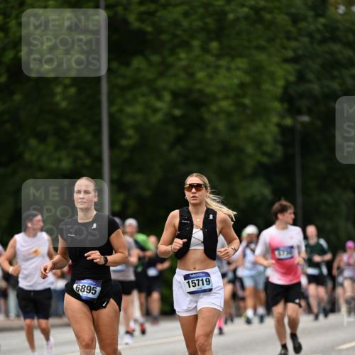 29.06.2025 - hella hamburg halbmarathon Dr. Thomas Lammeyer http://msf.ph/oto/8423490 29.06.2025 10:48:55 Kennedybrücke 1095, 2073, 2186, 2692, 3506, 3596, 4215, 4968, 5355, 5730, 5731, 6036, 6895, 7489, 7610, 7818, 8763, 8870, 9331, 9333, 10303, 10304, 10707 meine-sportfotos.de