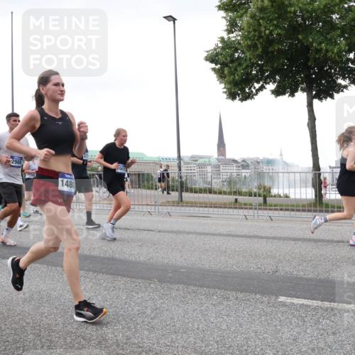 29.06.2025 - hella hamburg halbmarathon Lena Gebhardt http://msf.ph/oto/8423492 29.06.2025 10:53:05 Lombardsbrücke 2988, 1480, 613, 0417, 1369, 1826, 2146, 2291, 2362, 2409, 2701, 2988, 3140, 3227, 3787, 4195, 4591, 4626, 4729, 5428, 6135, 6521, 7032, 7483, 7681, 7737, 8212, 8414, 8641, 9545, 9764, 10043, 10055, 10417, 10490, 10568, 10600, 10661, 10879, 10981, 11520, 11524, 11919, 12127, 12128, 12193, 12219, 12700, 12994, 13489, 13916, 13917, 14009, 14038, 14765, 14807, 14977, 14979, 16137 meine-sportfotos.de