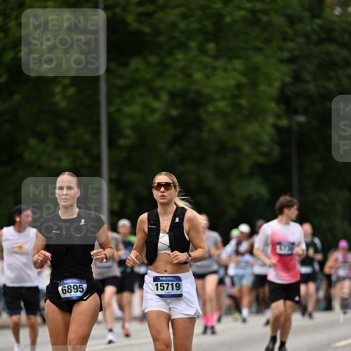 29.06.2025 - hella hamburg halbmarathon Dr. Thomas Lammeyer http://msf.ph/oto/8423506 29.06.2025 10:48:56 Kennedybrücke 1095, 2073, 2186, 2692, 3506, 3596, 4215, 4968, 5355, 5730, 5731, 6036, 6895, 6922, 7489, 7610, 7818, 8763, 8870, 9331, 9333, 10303, 10304, 10707 meine-sportfotos.de
