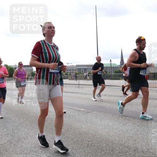 29.06.2025 - hella hamburg halbmarathon Lena Gebhardt http://msf.ph/oto/8423508 29.06.2025 10:28:14 Lombardsbrücke 12842, 6632, 18291, 23, 1825, 11739, 1148, 3445, 5177, 5369, 5604, 5847, 6632, 7497, 7667, 7980, 8215, 8327, 9567, 9653, 9654, 9855, 11692, 11739, 12780, 12823, 12842, 13045, 13296, 13400, 13568, 13678, 13860, 14017, 14155, 15123, 15607, 15608, 16569, 16804, 18256, 18604, 18626, 19180 meine-sportfotos.de