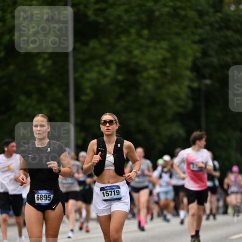 29.06.2025 - hella hamburg halbmarathon Dr. Thomas Lammeyer http://msf.ph/oto/8423512 29.06.2025 10:48:56 Kennedybrücke 1095, 2073, 2186, 2692, 3506, 3596, 4215, 4968, 5355, 5730, 5731, 6036, 6895, 6922, 7489, 7610, 7818, 8763, 8870, 9331, 9333, 10303, 10304, 10707 meine-sportfotos.de