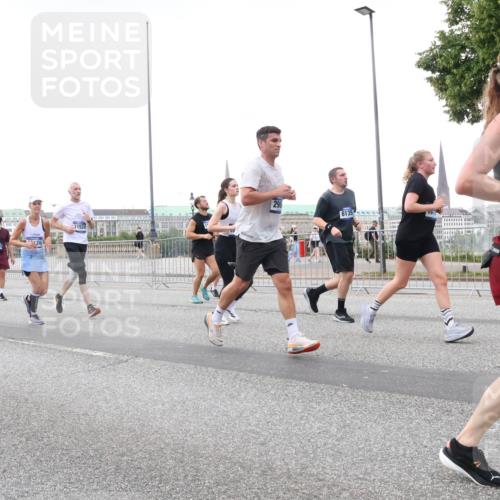 29.06.2025 - hella hamburg halbmarathon Lena Gebhardt http://msf.ph/oto/8423530 29.06.2025 10:53:05 Lombardsbrücke 12127, 128, 11524, 6135, 1369, 1826, 2146, 2291, 2362, 2409, 2701, 2988, 3140, 3227, 3787, 4195, 4591, 4626, 4729, 5428, 6135, 6521, 7032, 7483, 7681, 7737, 8212, 8414, 8641, 9545, 9764, 10043, 10055, 10417, 10490, 10568, 10600, 10661, 10879, 10981, 11520, 11524, 11919, 12127, 12128, 12193, 12219, 12700, 12994, 13489, 13916, 13917, 14009, 14038, 14765, 14807, 14977, 14979, 16137 meine-sportfotos.de